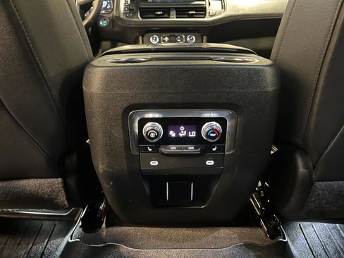 Used 2022 GMC Yukon XL AT4 image 26