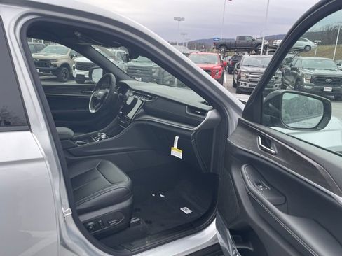 New 2025 Jeep Grand Cherokee Limited image 27