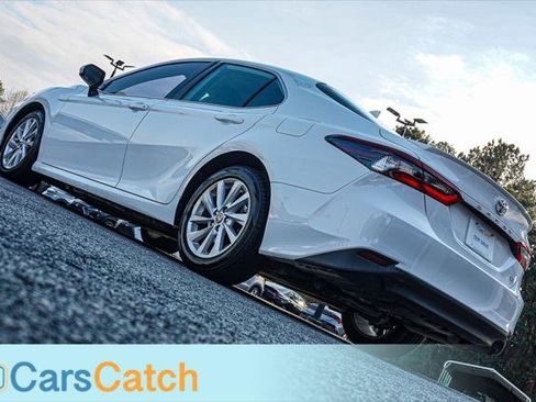 Used 2022 Toyota Camry LE image 5