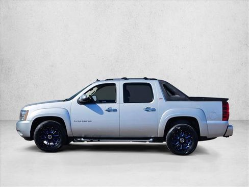 Used 2011 Chevrolet Avalanche LT w/ Suspension Package, Off-Road RWD image 9
