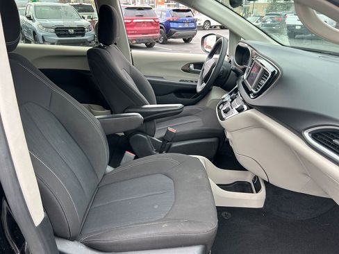 Used 2024 Chrysler Voyager LX FWD image 37