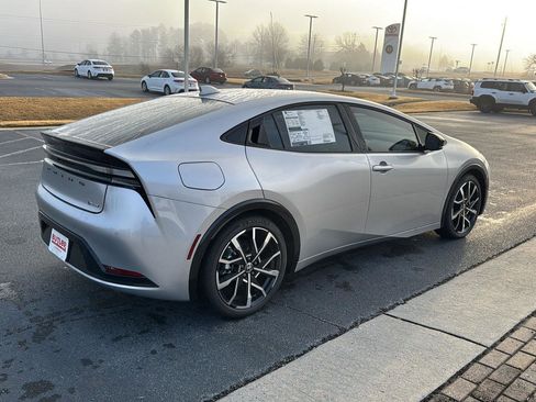 New 2025 Toyota Prius Plug-In Hybrid image 5