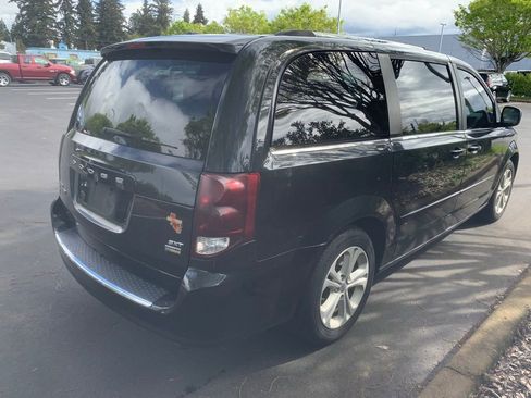 Used 2017 Dodge Grand Caravan SXT image 4