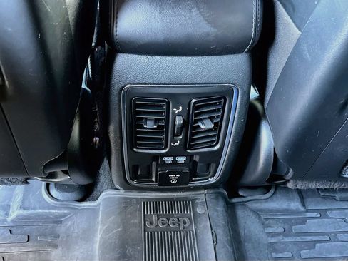 Used 2021 Jeep Grand Cherokee Limited AWD/4WD image 26