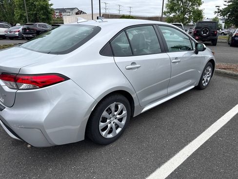 Used 2021 Toyota Corolla LE FWD image 4