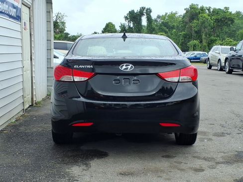 Used 2013 Hyundai Elantra GLS w/ Preferred Pkg FWD image 4