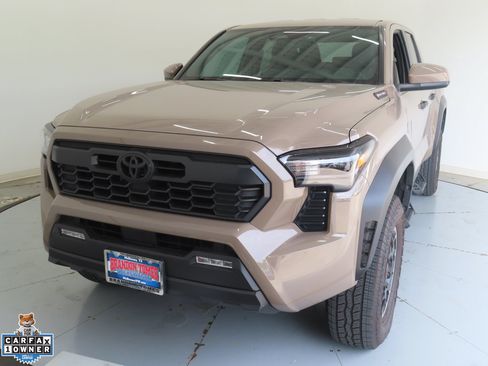 Used 2026 Toyota Tacoma TRD Off-Road AWD/4WD image 8