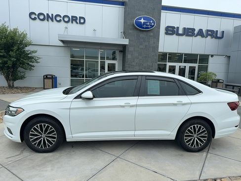 Used 2021 Volkswagen Jetta SE FWD image 1