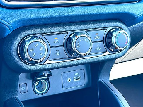 New 2025 Nissan Versa SV w/ Trunk Package image 23