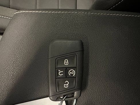 Used 2024 Volkswagen Taos SE w/ MDO Package image 16