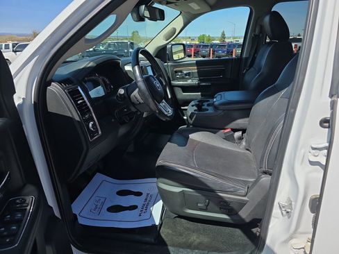 Used 2017 RAM 1500 Laramie AWD/4WD image 10