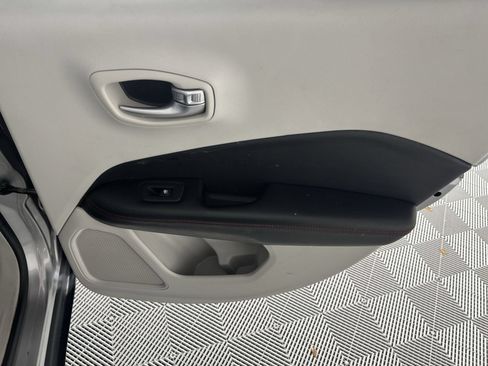 Used 2021 Jeep Compass Limited FWD image 31