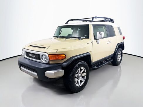 Used 2014 Toyota FJ Cruiser 4WD w/ Upgrade Package image 3