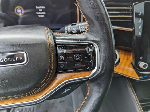 Used 2022 Jeep Grand Wagoneer Series III w/ Rear Seat Video Group 1 image 18