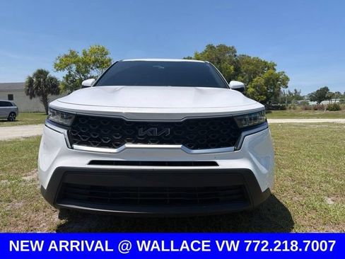 Used 2023 Kia Sorento LX FWD image 2