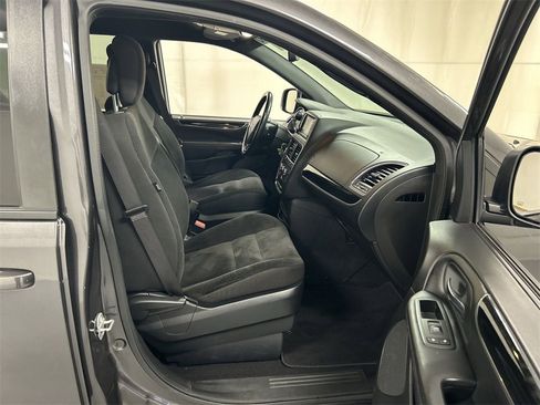 Used 2020 Dodge Grand Caravan SE image 25