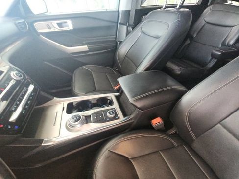 Used 2021 Ford Explorer Limited w/ Equipment Group 301A AWD/4WD image 31