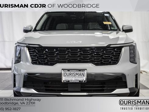 Used 2025 Kia Sorento S w/ Panoramic Sunroof Package image 2