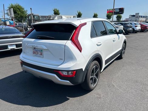 Used 2025 Kia Niro LX FWD image 3