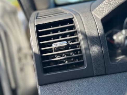 Used 2010 Jeep Grand Cherokee Laredo RWD image 14