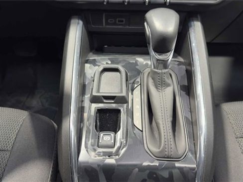 Used 2024 GMC Canyon Elevation image 19