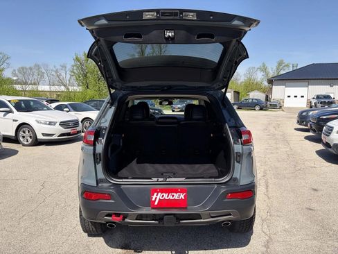 Used 2015 Jeep Cherokee Trailhawk AWD/4WD image 22