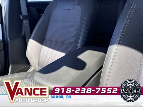 Used 2025 Chevrolet Trax LT w/ LT Convenience Package image 33