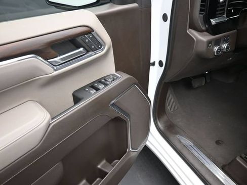 Used 2024 GMC Sierra 1500 SLT RWD image 18
