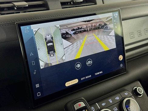 Used 2025 Land Rover Defender 110 S image 17