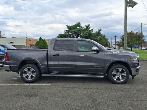 Used 2022 RAM 1500 Laramie AWD/4WD image 7