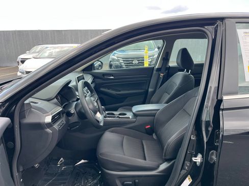 Used 2025 Nissan Altima 2.5 SV FWD image 28