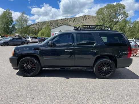 Used 2011 Cadillac Escalade Luxury AWD/4WD image 2