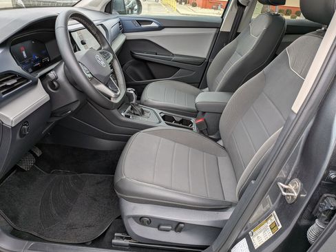 Used 2024 Volkswagen Taos SE image 14