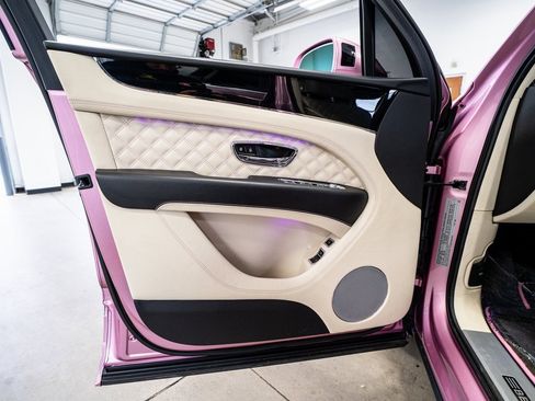 Used 2021 Bentley Bentayga image 31