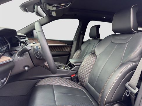 Used 2025 Jeep Grand Cherokee L Summit w/ Advanced Protech Group IV image 7