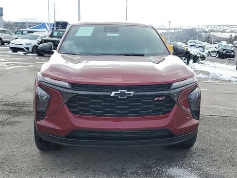 Used 2024 Chevrolet Trax RS image 2