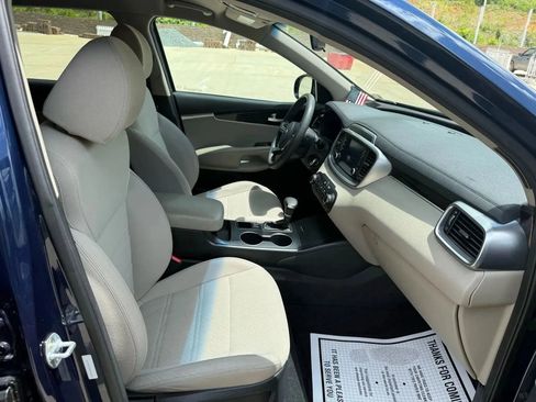 Used 2019 Kia Sorento LX image 17