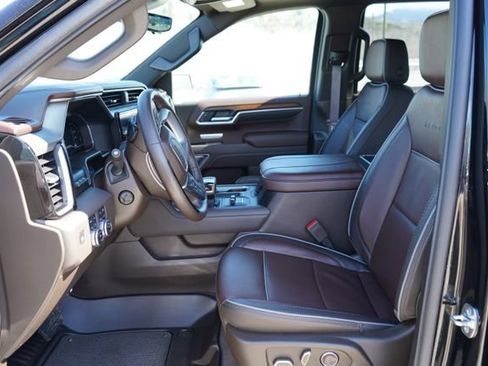 Used 2025 GMC Sierra 1500 Denali w/ Technology Package AWD/4WD image 11