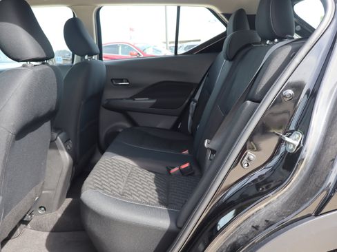 Used 2023 Nissan Kicks SV w/ Interior Electronics Package FWD image 10