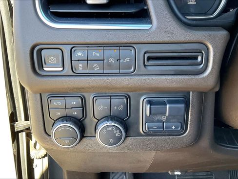 Used 2021 Chevrolet Tahoe Z71 w/ Z71 Off-Road Package image 34