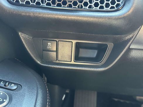 Certified 2025 Honda HR-V Sport image 22
