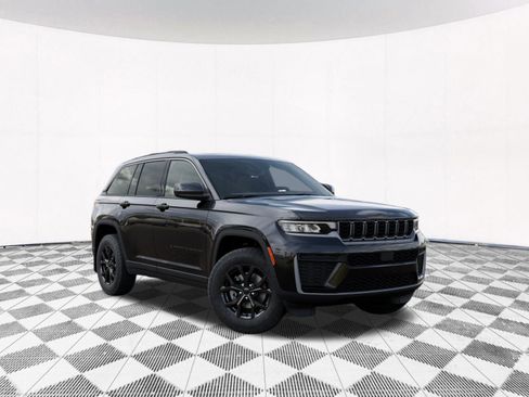 New 2026 Jeep Grand Cherokee Altitude image 8