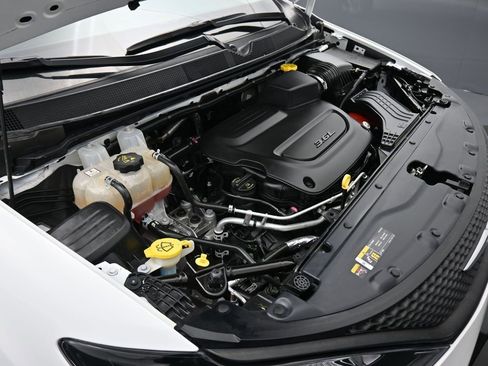 Used 2023 Chrysler Voyager LX image 64