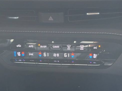 Used 2022 Buick Envision Avenir w/ Technology Package II FWD image 5