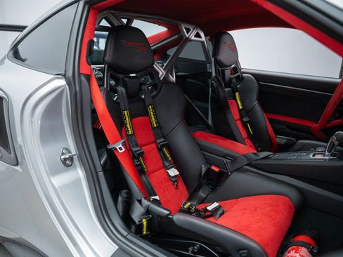 Used 2018 Porsche 911 GT2 RS image 13