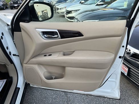 Used 2015 Nissan Pathfinder Platinum AWD/4WD image 11