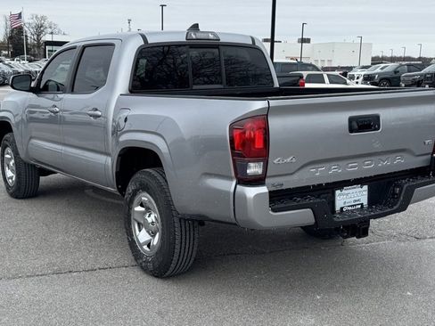 Used 2018 Toyota Tacoma SR image 4
