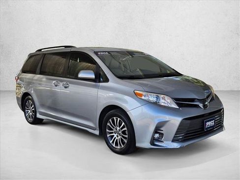 Used 2020 Toyota Sienna XLE FWD image 3