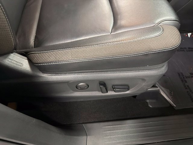 Used 2024 Nissan Pathfinder SL w/ Black Appearance Package AWD/4WD image 11