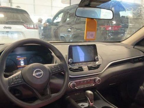Used 2025 Nissan Altima 2.5 S FWD image 2